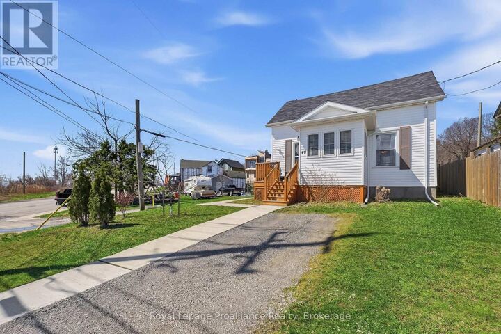Property Photo:  40 Smith Street  ON L1A 3A4 