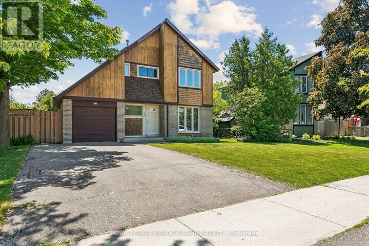 Property Photo:  34 Plainsman Road  ON L5N 1C7 