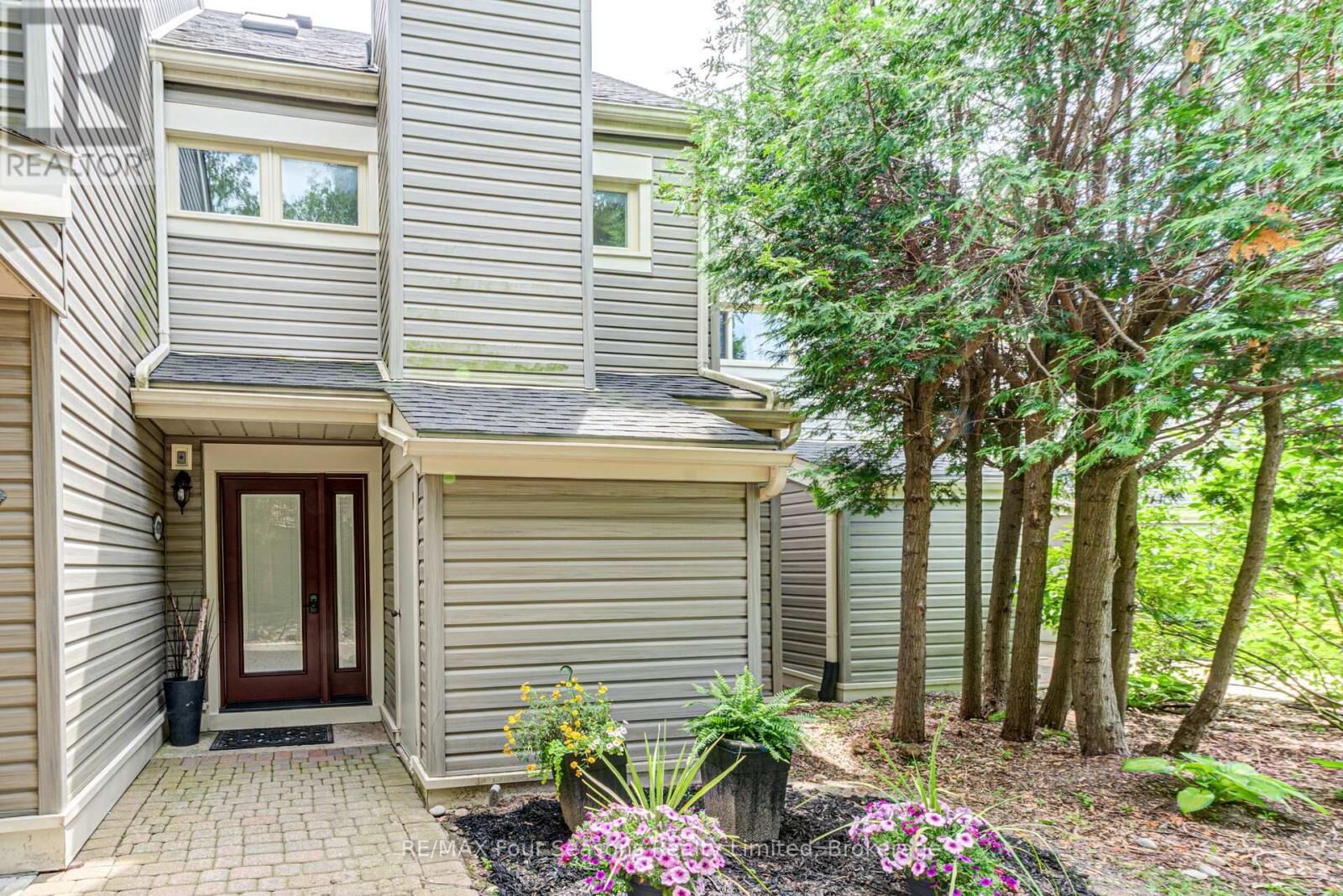 Property Photo:  471 Oxbow Crescent  ON L9Y 5B4 