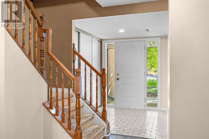 Property Photo:  8 Mannington Court  ON K2J 4A1 