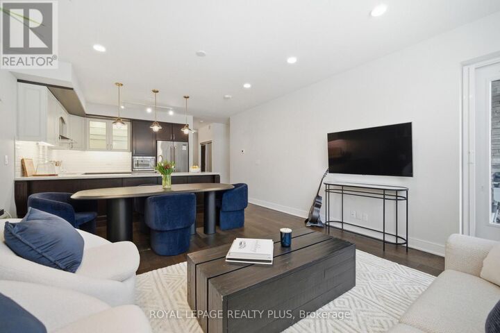 Property Photo: 1575 Lakeshore Road West 117 ON L5J 0B1