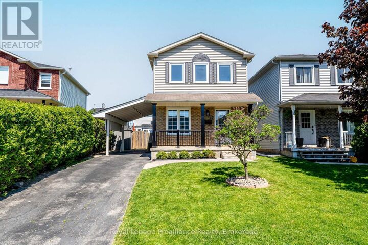 Property Photo:  41 Burnham Boulevard  ON L1A 4G5 