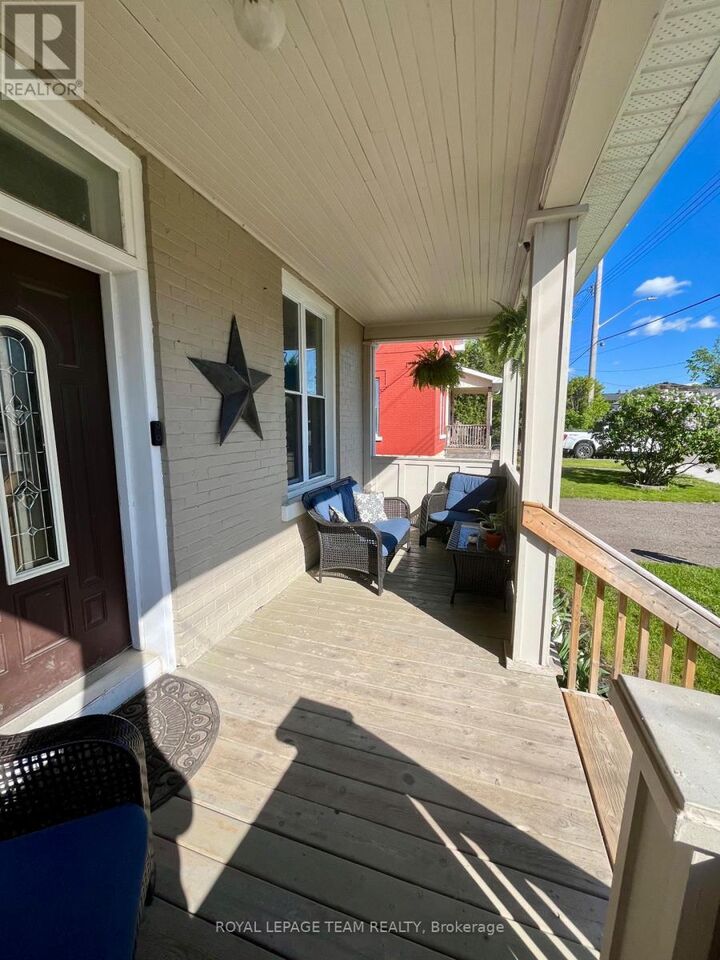 Property Photo:  71 Argyle Street North  ON K7V 1S7 