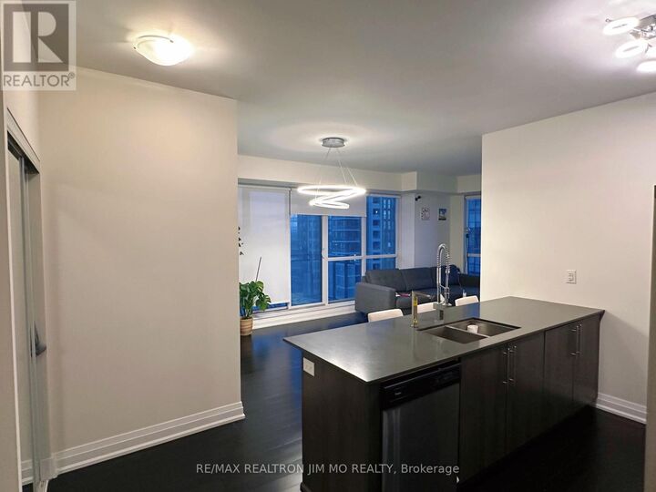 Property Photo:  510 Curran Place 1704  ON L5B 0J8 