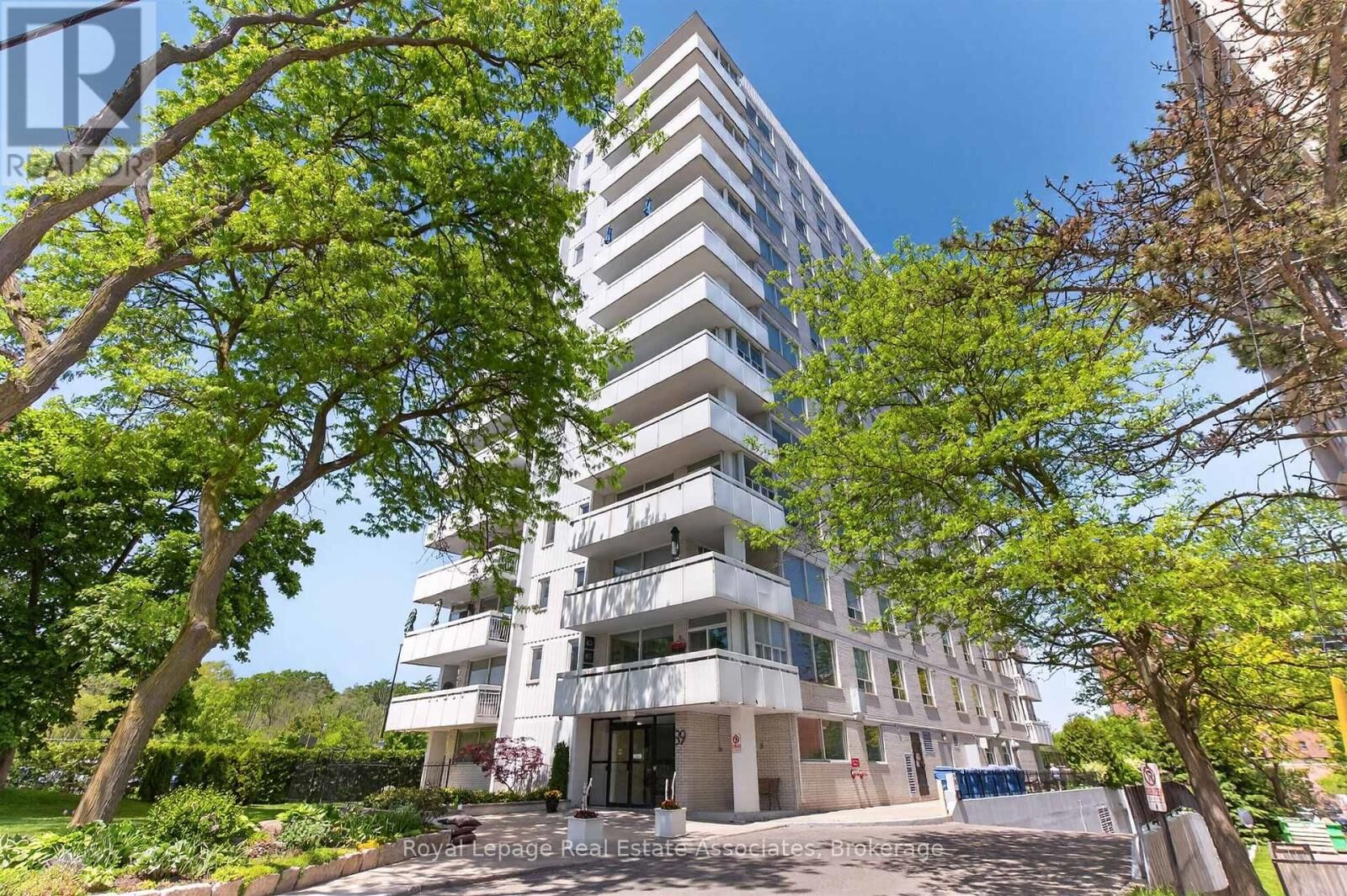 Property Photo:  39 Stavebank Road 404  ON L5G 4N7 