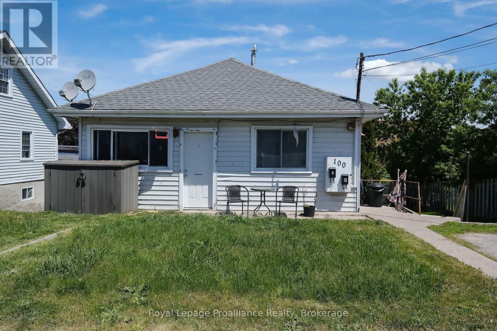 Property Photo:  100 Crown Street  ON K8V 1P4 