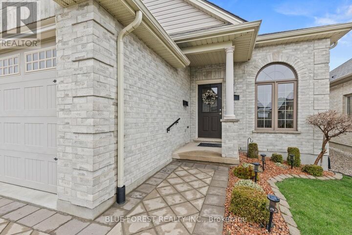 Photo de la propriété:  2615 Colonel Talbot Road 4  ON N6K 5B4 