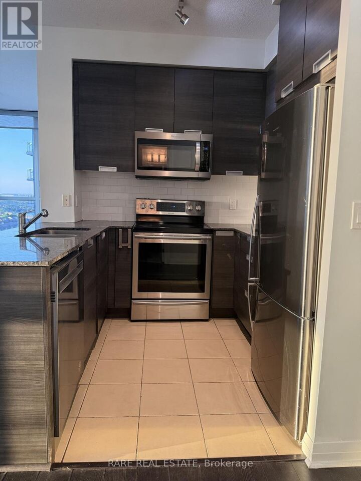 Property Photo:  75 Eglinton Avenue West 1809  ON L5R 0E5 