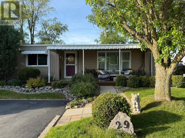 Property Photo:  29 Maple Grove Court  ON N0M 1T0 
