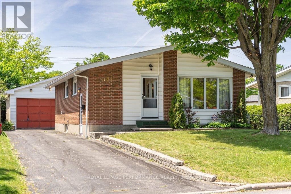 Photo de la propriété:  2184 Melfort Street  ON K1G 1H7 