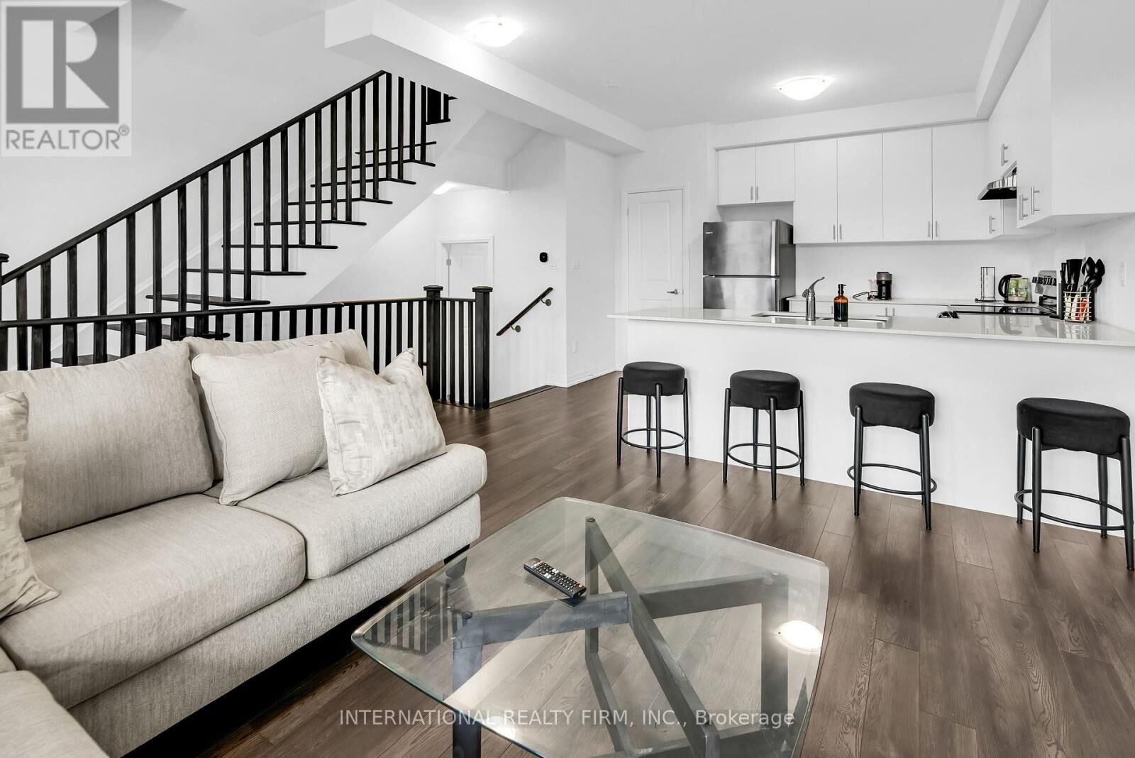 Property Photo:  148 Turnberry Lane  ON L9J 0M3 