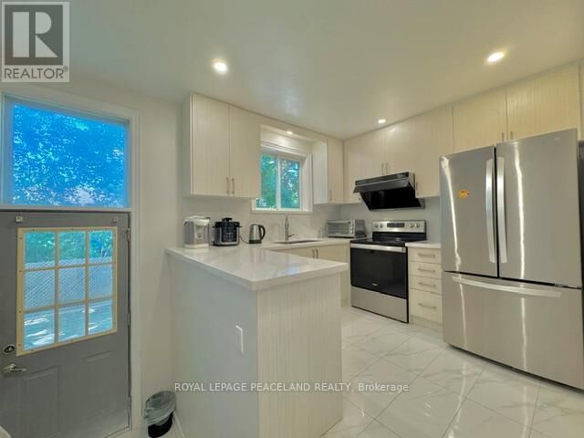 Property Photo:  221 Browndale Crescent  ON L4C 3H9 