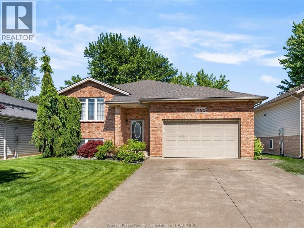 Property Photo:  791 Helena Crescent  ON N8L 0L1 