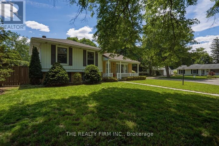 Property Photo:  52 Maxwell Crescent  ON N5X 1Z1 