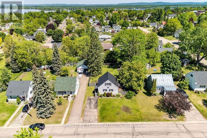 Property Photo:  301 Chamberlain Street  ON K8A 2M6 
