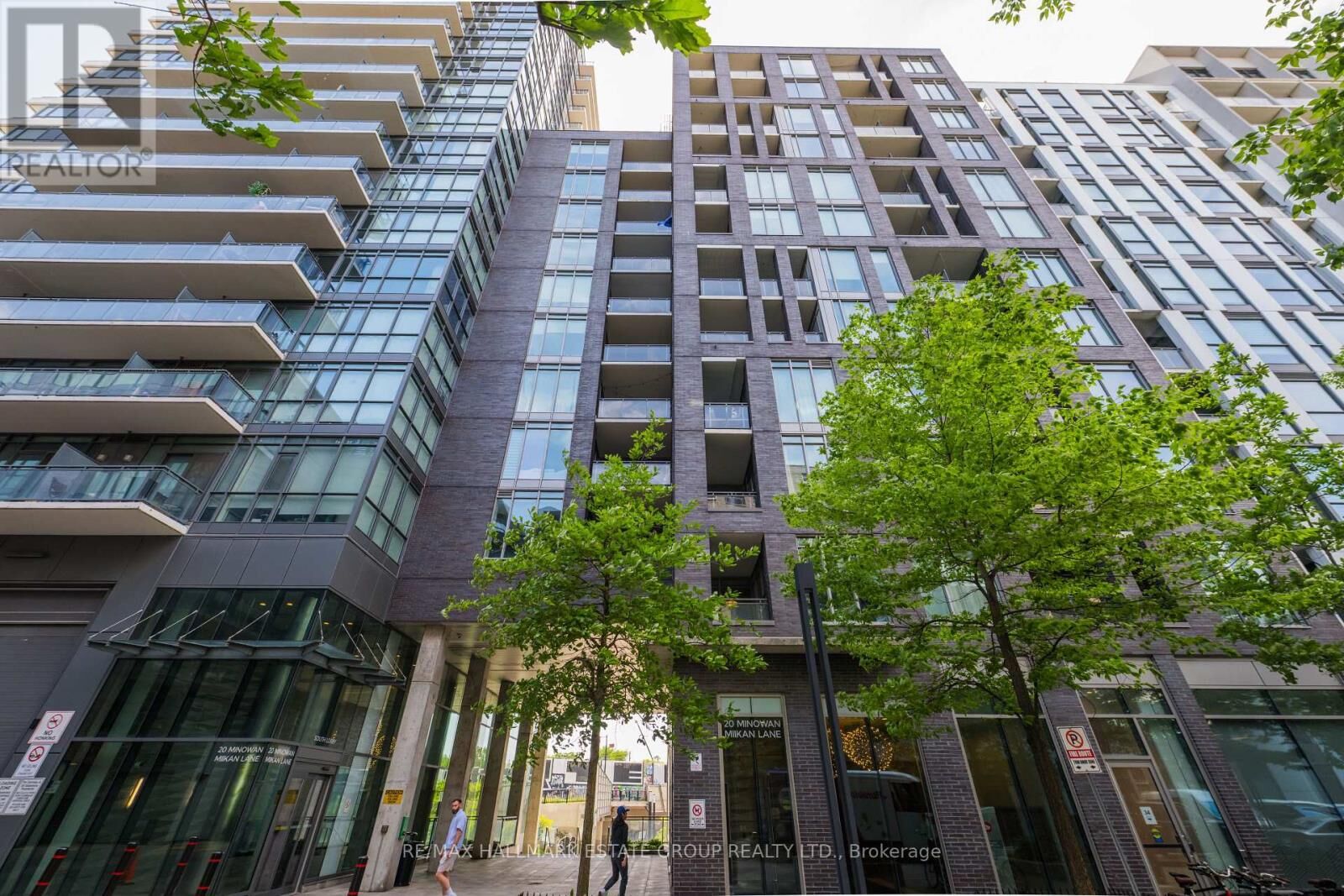 Property Photo:  20 Minowan Miikan Lane 1018  ON M6J 0E5 