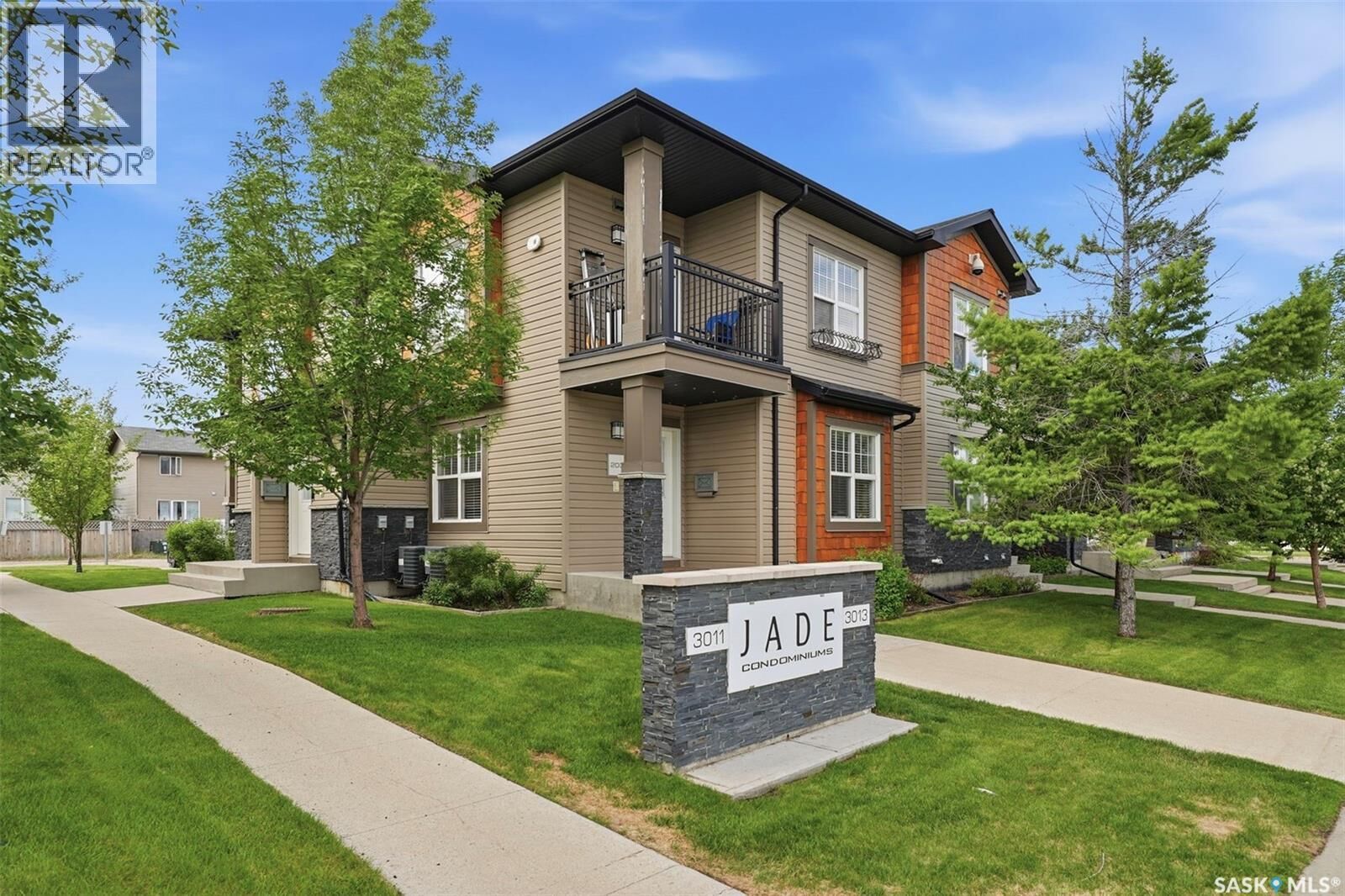 Property Photo:  204 3013 McClocklin Road  SK S7R 0J1 