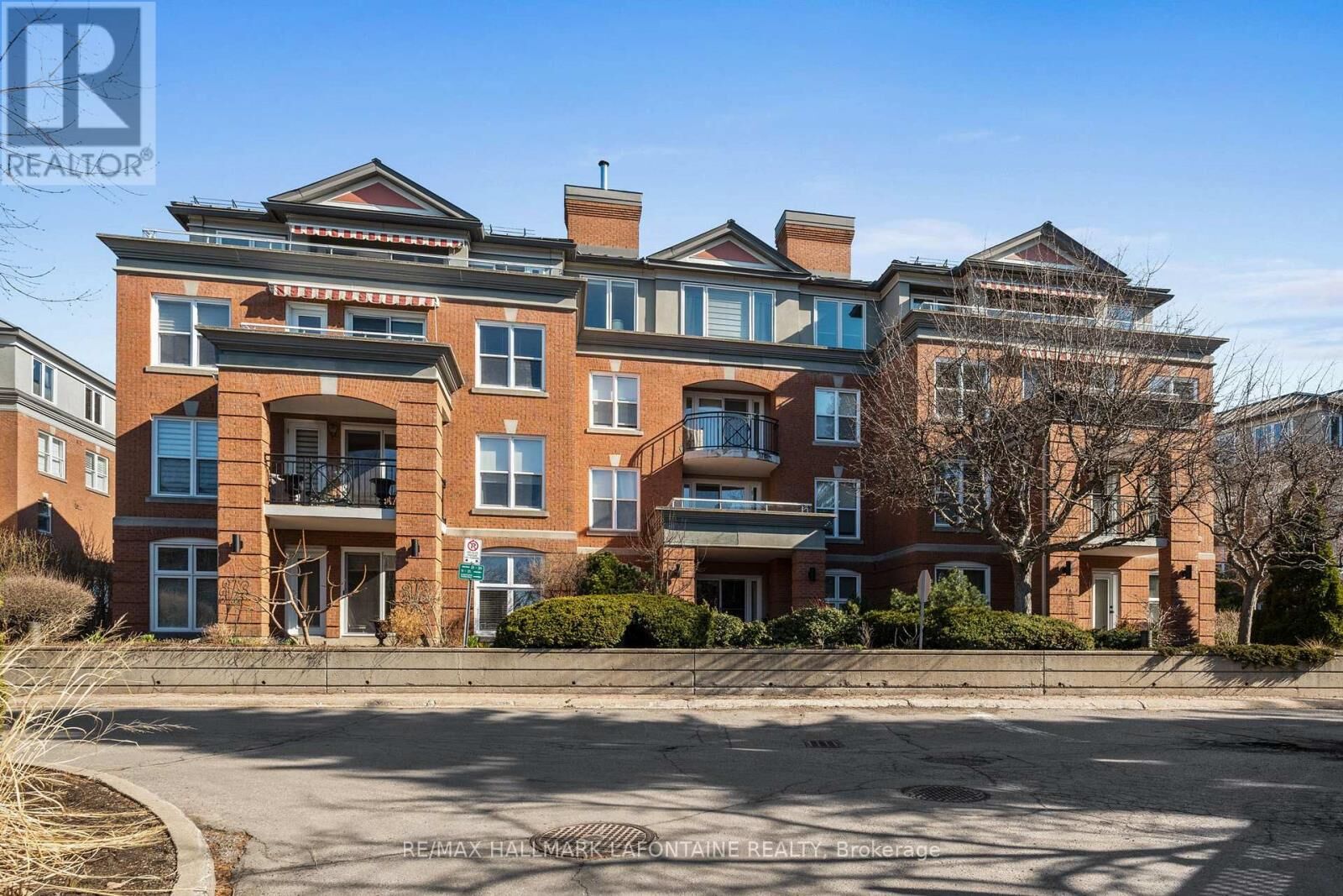 Property Photo:  21 Durham Private 101  ON K1M 2G1 