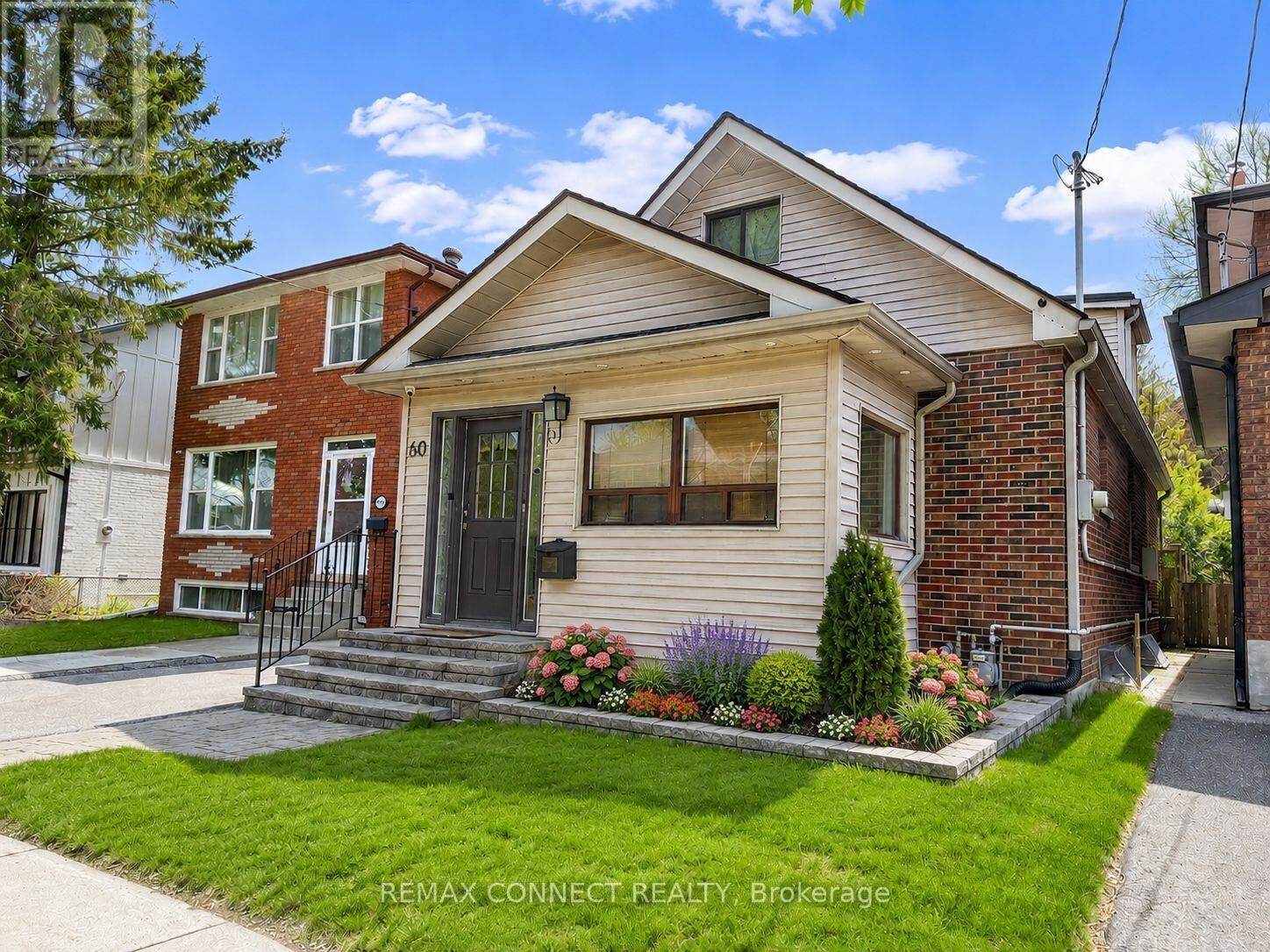 Property Photo:  60 Woodbury Road  ON M8W 1X7 