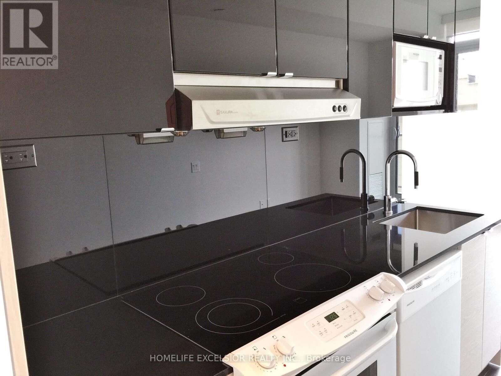 Property Photo:  72 Esther Shiner Boulevard 216  ON M2K 0C4 