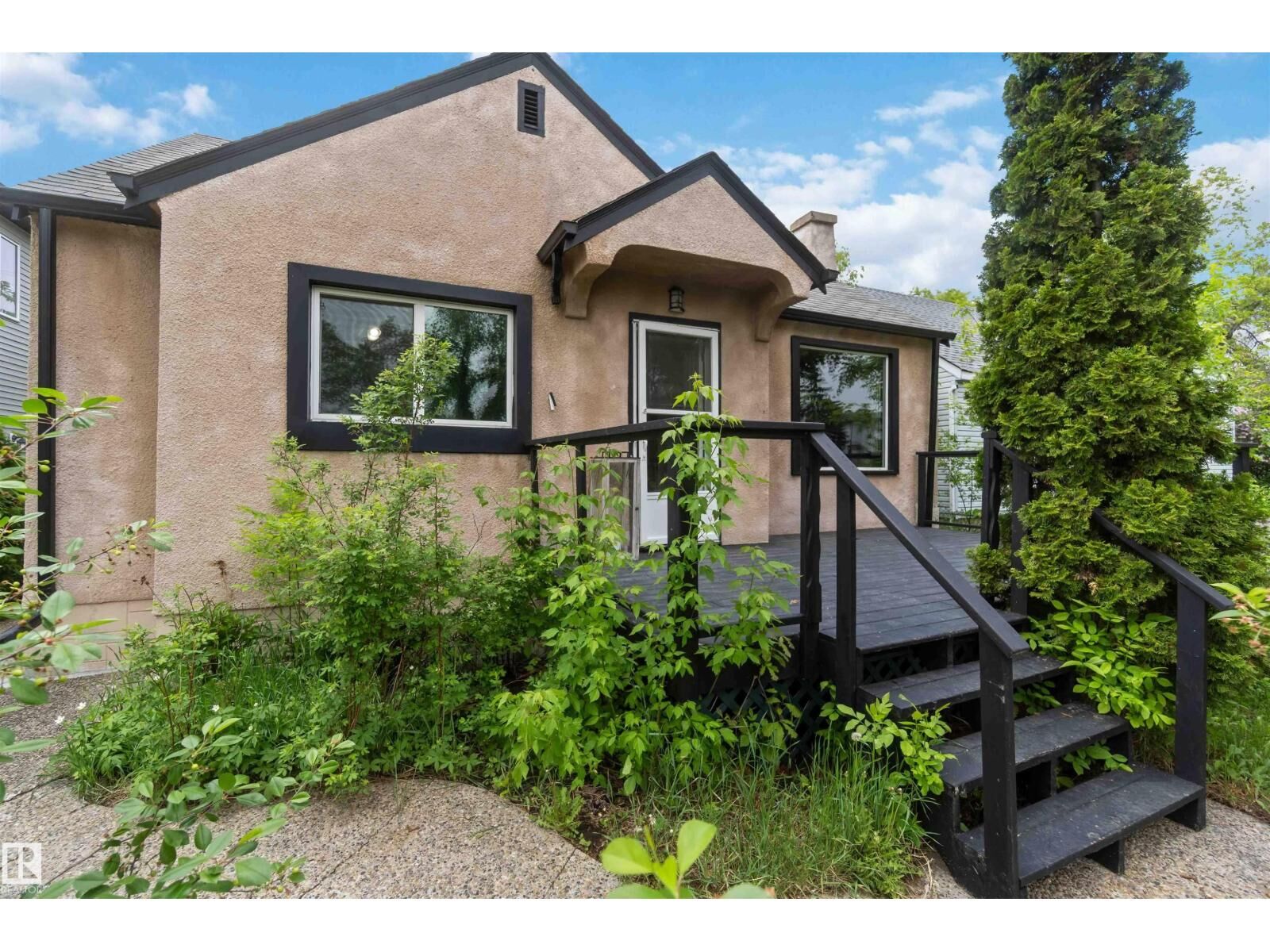 Property Photo:  11842 93 St NW  AB T5G 1E3 
