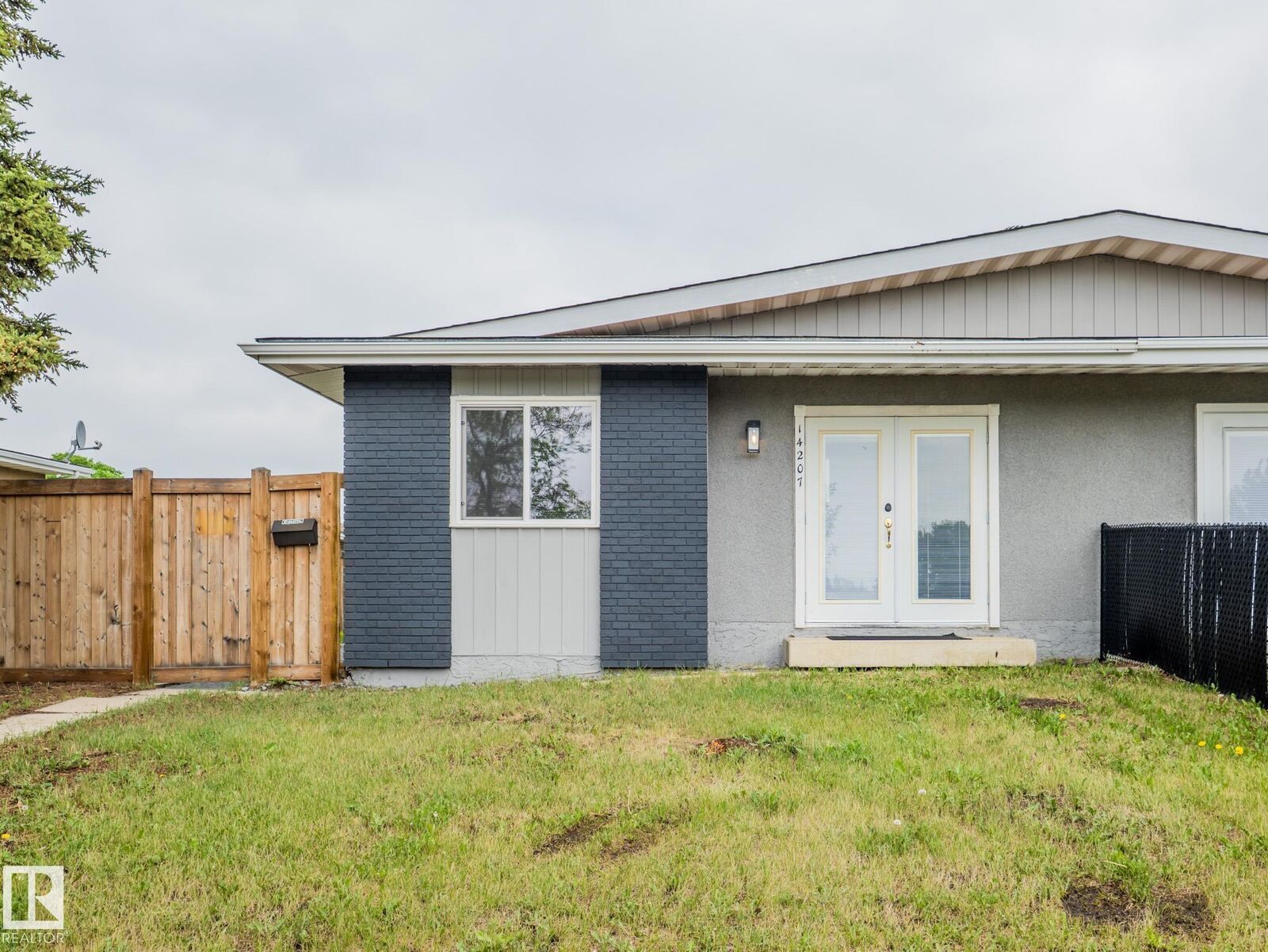 Property Photo:  14207 117 Street NW  AB T5X 1N2 