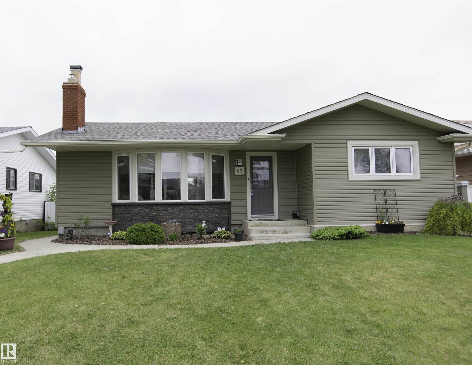 Property Photo:  52 Mohawk Crescent  AB T9E 4G5 