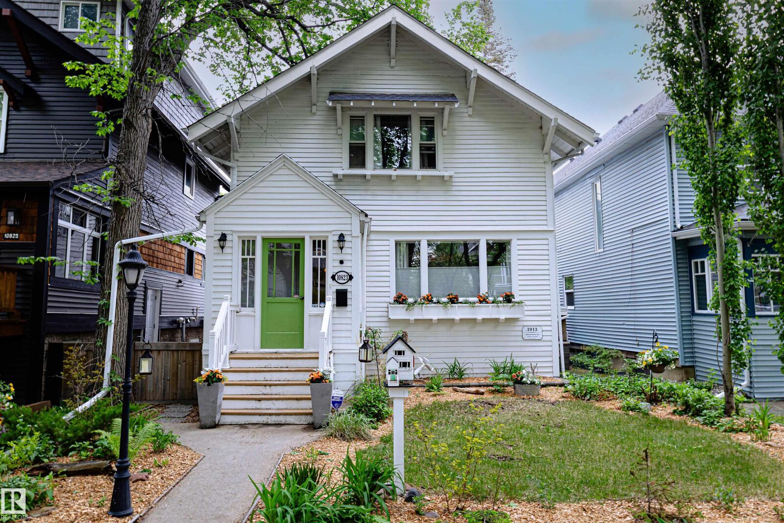 Photo de la propriété:  10823 125 Street NW  AB T5M 0L5 