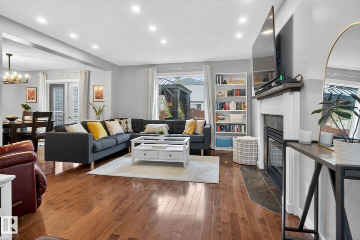 Property Photo:  16 Dominion Way  AB T8N 6L3 