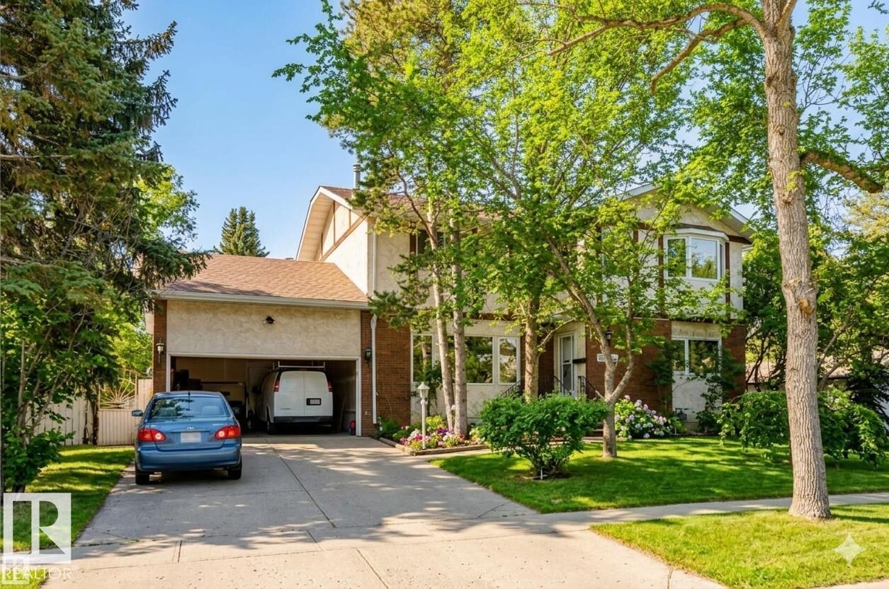 Photo de la propriété:  10819 54 Avenue NW  AB T6H 0T8 