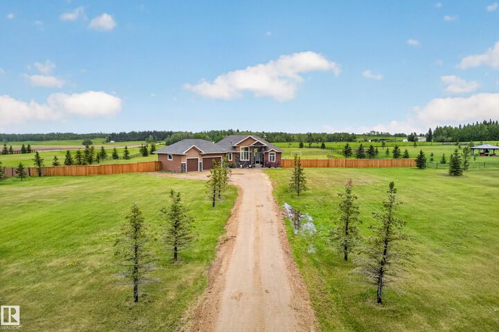 Property Photo:  50509 Rge Rd 222 40  AB T0B 3M2 