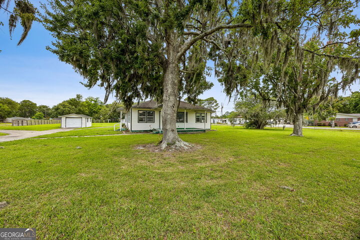 Property Photo: 879 Charlie Smith SR Highway GA 31558