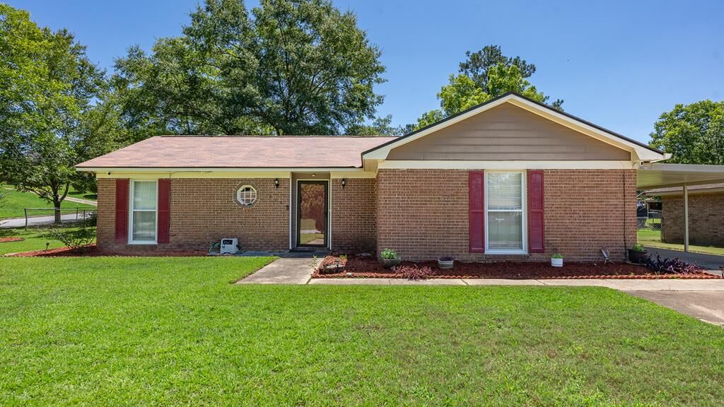 Property Photo:  424 Ocean Avenue  GA 31907 