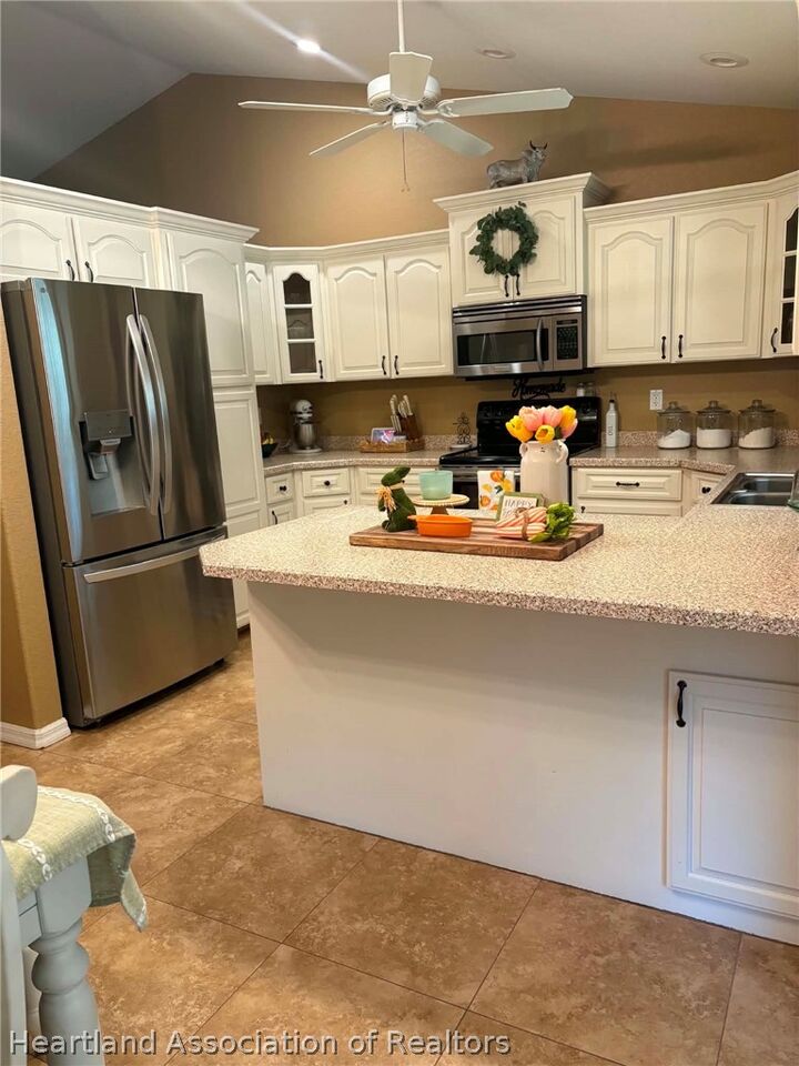Property Photo: 205 Howey Road FL 33870