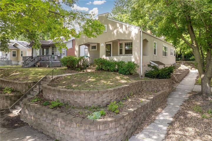 Property Photo:  1402 S 30th Street  MO 64507 
