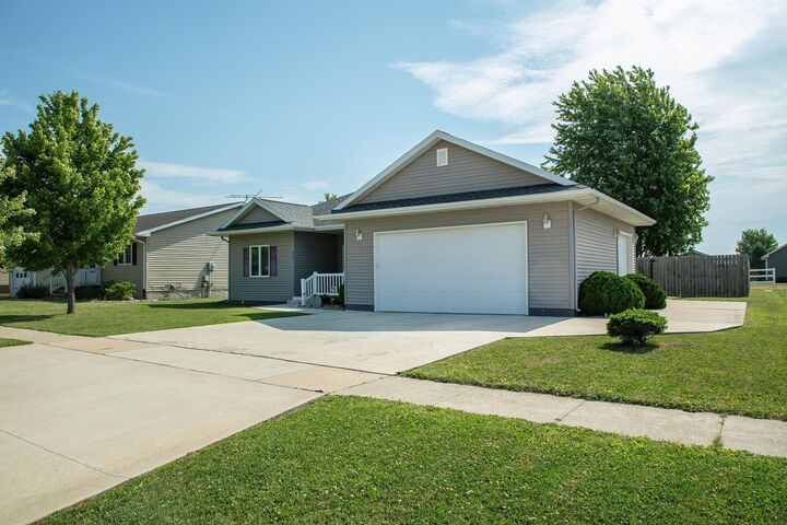 Property Photo:  812 4th Street  IA 50665 