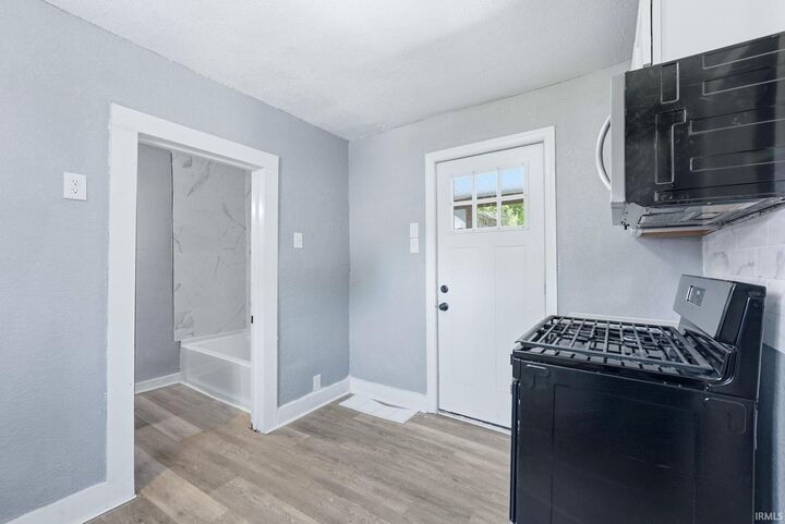 Property Photo: 1721 W 4th Street IN 46808