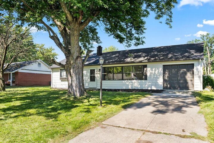 Property Photo: 1194 Braeburn Drive IN 46774-2616