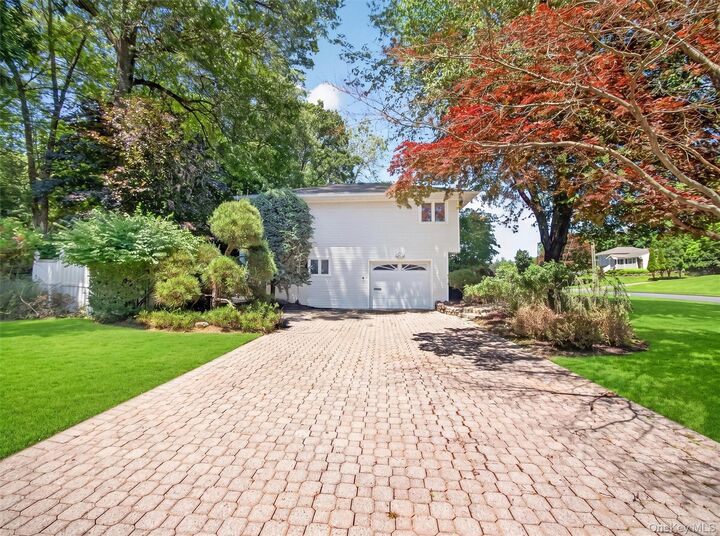 Property Photo:  18 Mark Lane  NY 10956 