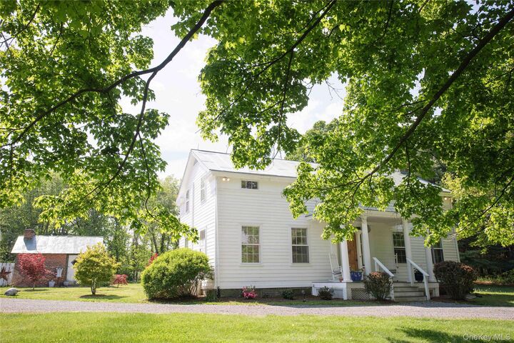 Property Photo:  