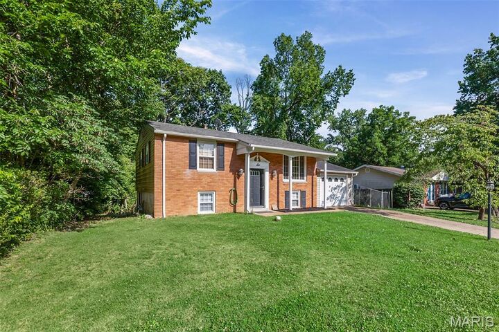 Property Photo: 6 Kingston Drive IL 62208
