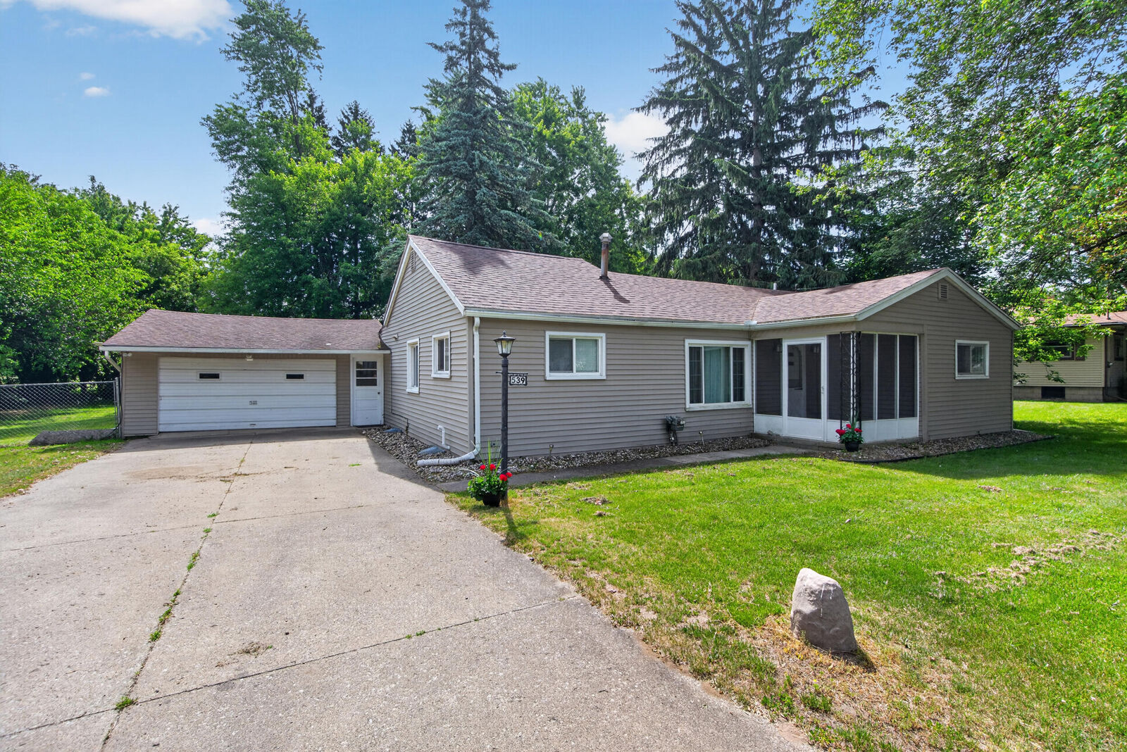 Property Photo: 539 Jacqueline Street MI 49202