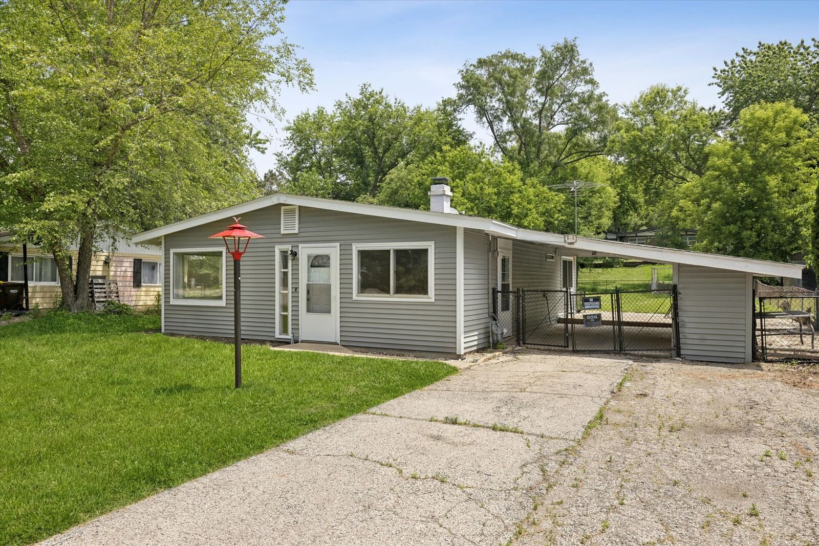 Property Photo:  2606 Forestwood Drive  IL 60051 