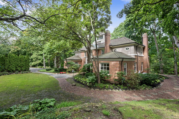 Property Photo: 427 N Sheridan Road IL 60045