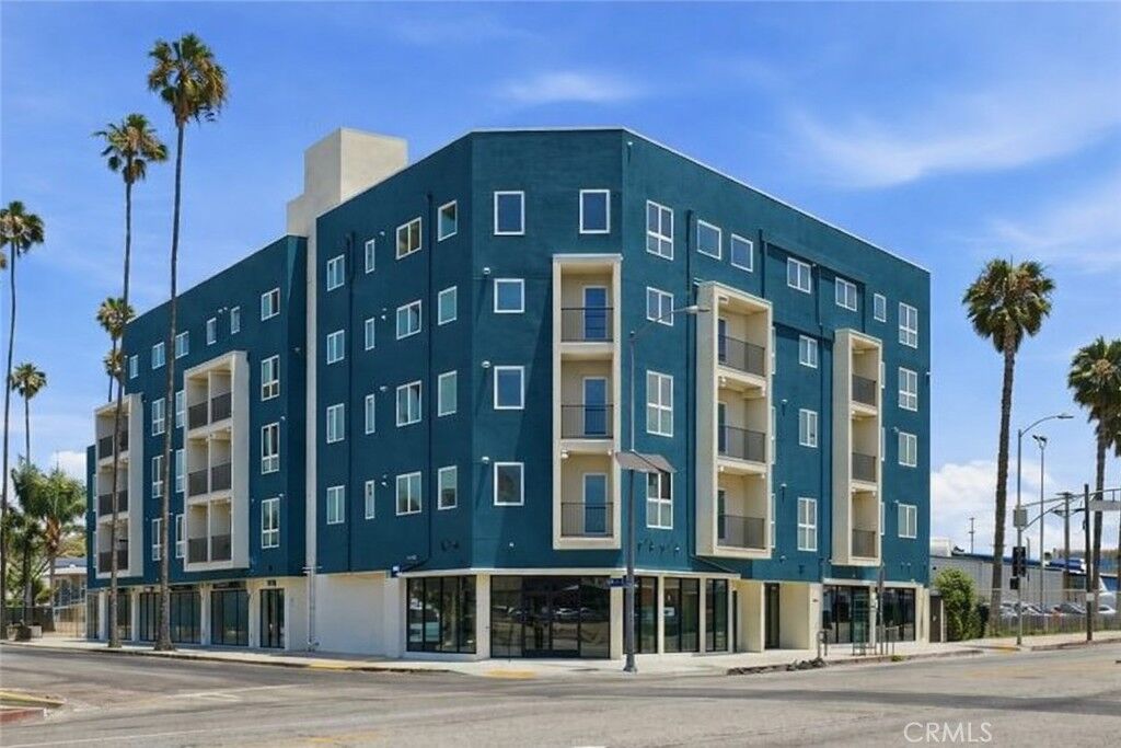 Property Photo: 1818 S Norton Avenue 201 CA 90018