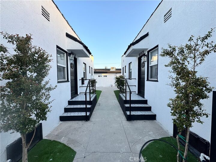 Property Photo: 1018 E 79th CA 90001