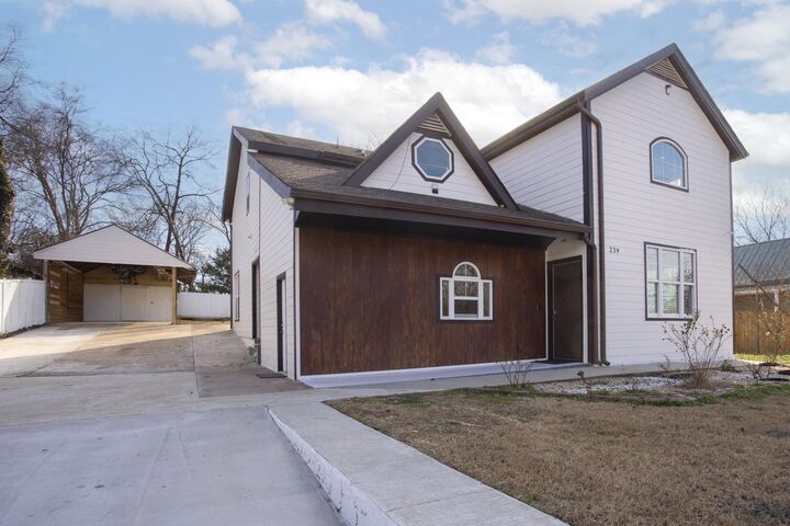 Property Photo: 239 E Bledsoe St TN 37066