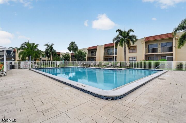 Property Photo:  12481 McGregor Boulevard 17  FL 33919 