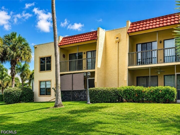 Property Photo:  12481 McGregor Boulevard 17  FL 33919 