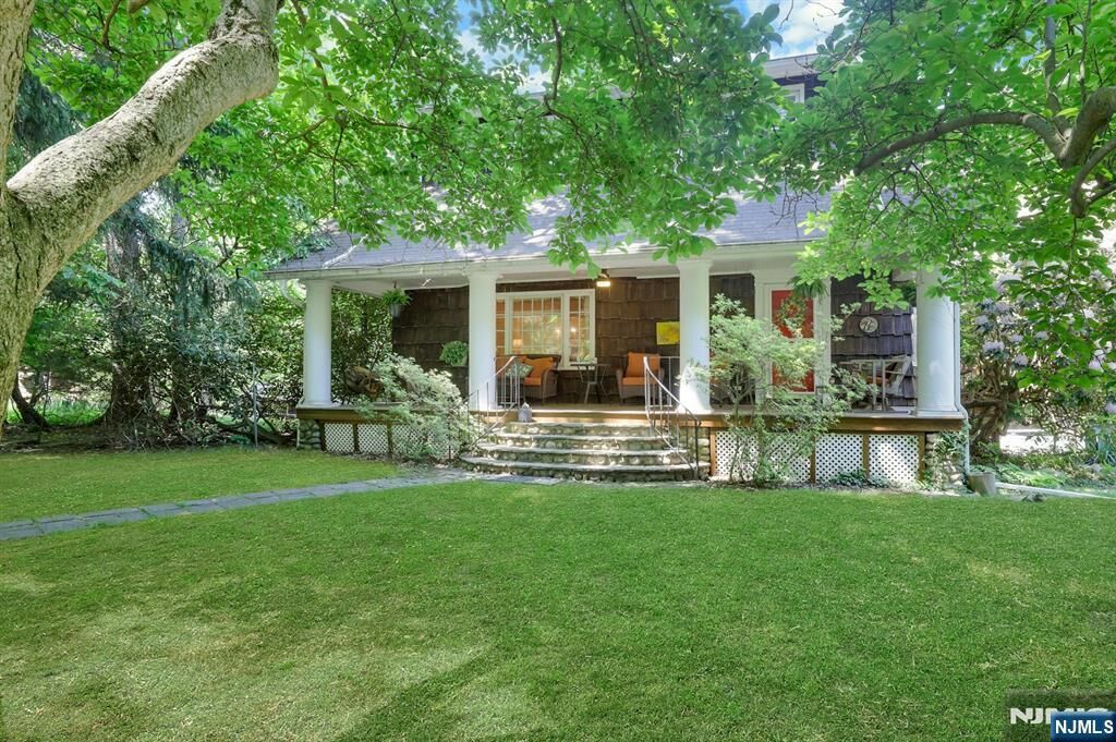 Property Photo:  22 Crest Road  NJ 07642 
